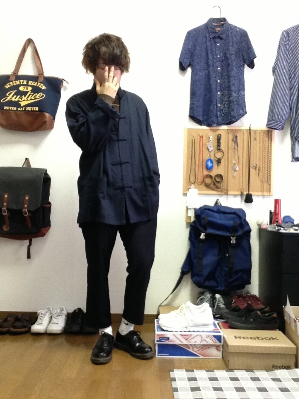 「チャイナ、革靴、ネイビー、NIKE、マーチン、古着、used、【CANDY＋】、丸メガネ、草食系男子」｜「不明のusedチャイナジャケット(Utah)（その他アウター、ブルー系）」を使った、おっくんさん（メンズ・164cm）の春コーディネートの1枚目の写真