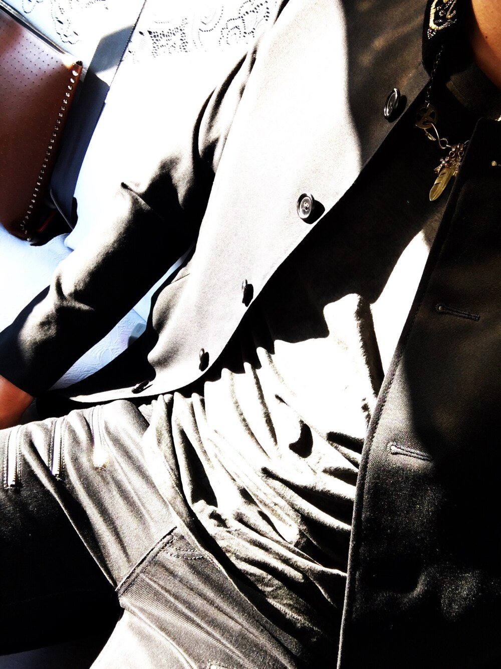 「SAINT LAURENT PARISのアイテム（テーラードジャケット、ブラック系）」を使った、u-armrさん（メンズ・183cm）の夏コーディネートの1枚目の写真