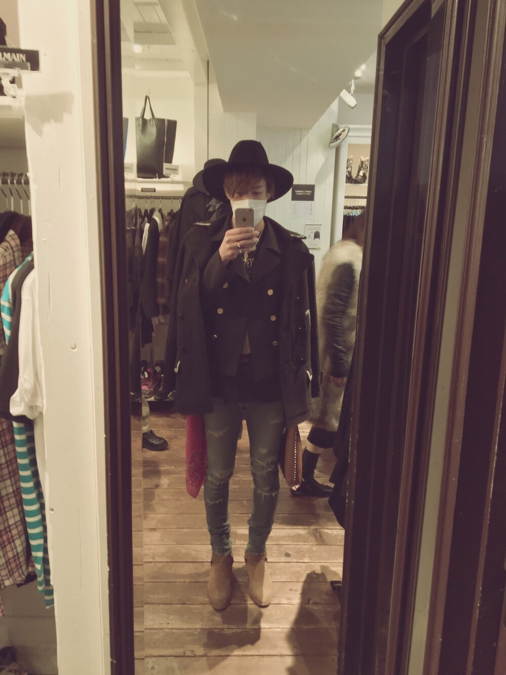 「CHANELのアイテム（ピーコート、ブルー系）」を使った、u-armrさん（メンズ・183cm）の夏コーディネートの1枚目の写真