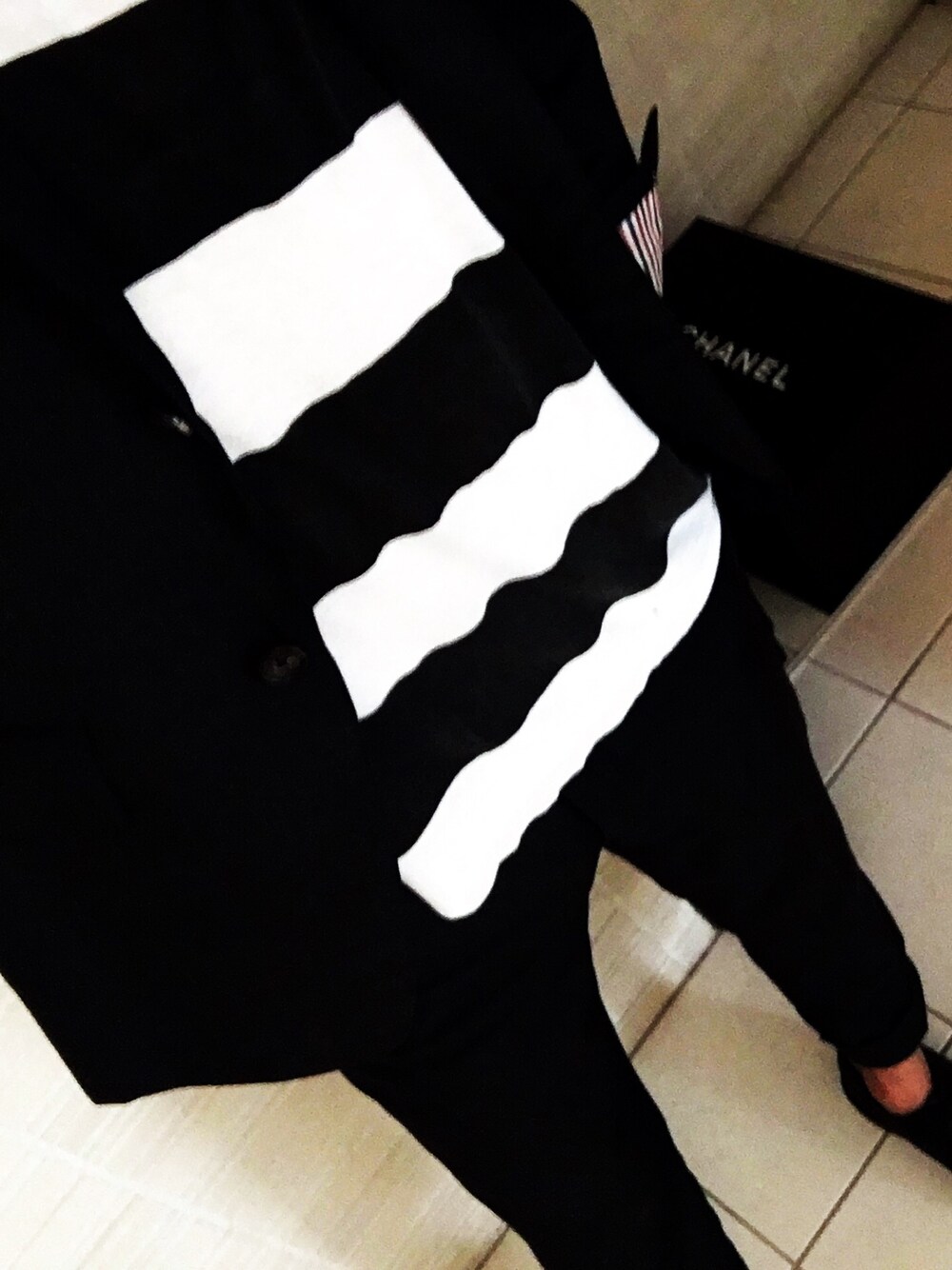 「SAINT LAURENT PARISのアイテム（Tシャツ/カットソー、ブラック系）」を使った、u-armrさん（メンズ・183cm）の夏コーディネートの1枚目の写真