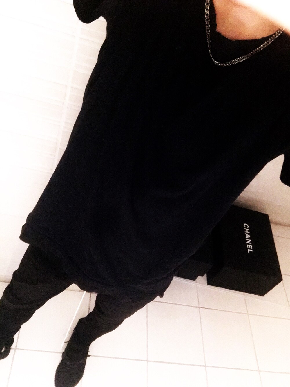 「BALMAINのアイテム（Tシャツ/カットソー、ブラック系）」を使った、u-armrさん（メンズ・183cm）の夏コーディネートの1枚目の写真