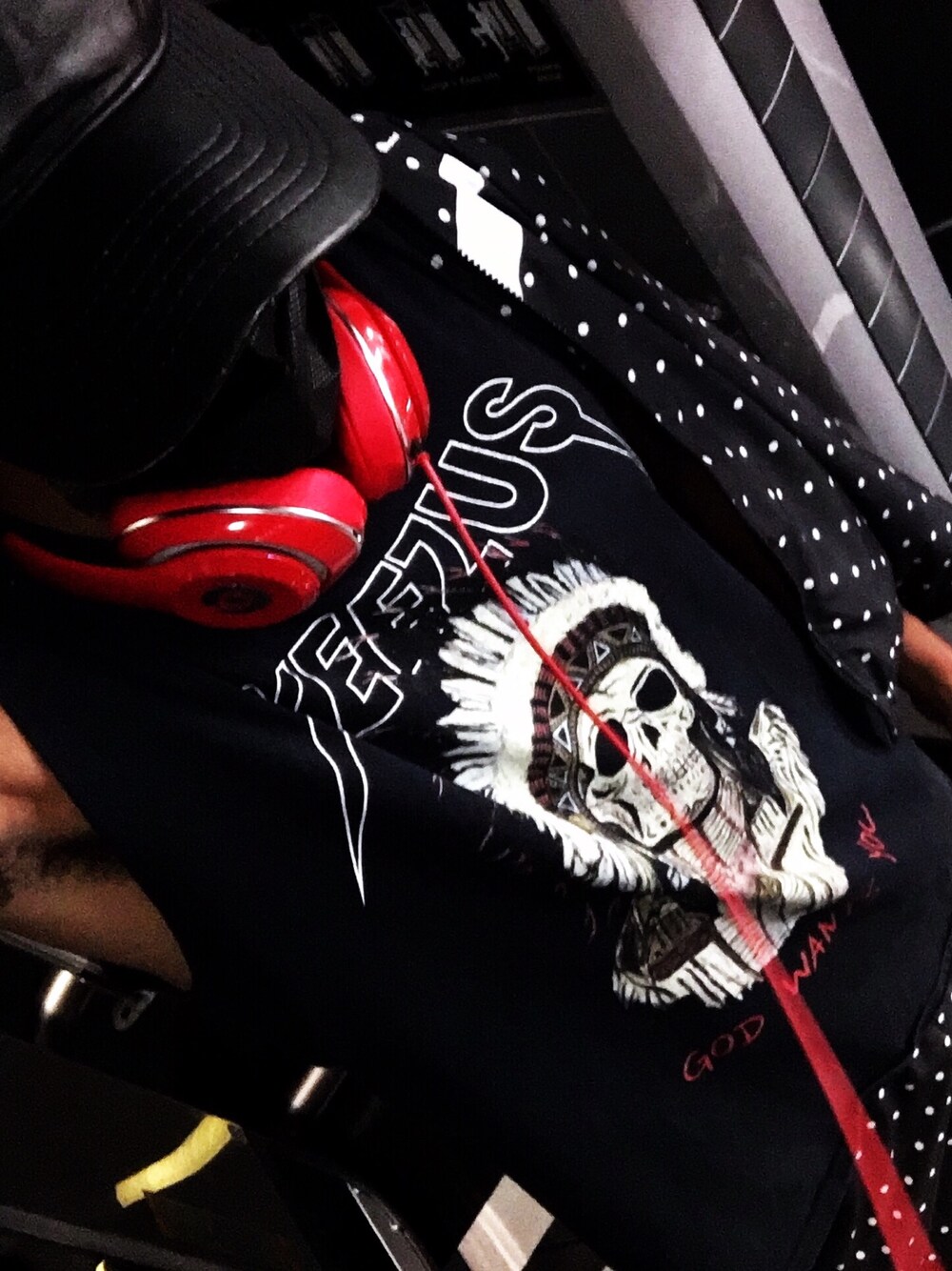「トレーニング」｜「beats. by dr.dreのアイテム（スマホグッズ、レッド系）」を使った、u-armrさん（メンズ・183cm）の夏コーディネートの1枚目の写真