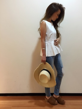 「UNRELISH（アンレリッシュ）のぺプラムカットトップス（Tシャツ/カットソー、ホワイト系）」を使った、UNRELISH広島パルコ店さん（レディース・157cm）の春コーディネート