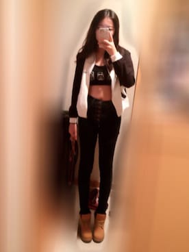 「アイテム（アンダーウェア、ブラック系）」を使った、YUI さん（レディース・156cm）の冬コーディネート