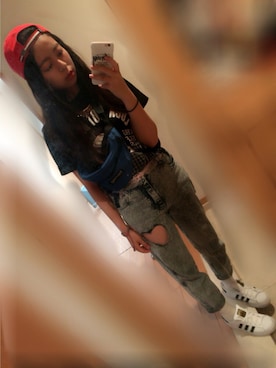 「アイテム（ボディバッグ/ウエストポーチ、ブルー系）」を使った、YUI さん（レディース・156cm）の夏コーディネート