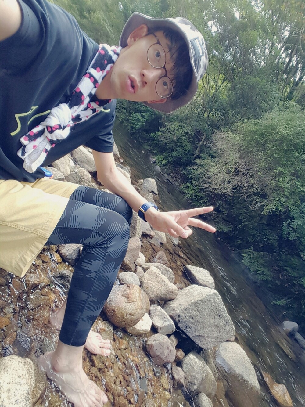「STINGRUN、山登りスタイル、季節感無し、山の水は冷たかった、トイレ遠すぎ、山ガールいなさすぎ、六甲山縦走、ハーフ？やけど頑張った、迷子になって死にかける、ラブ＆ピース2016」｜「STINGRUNのドライメッシュT（Tシャツ/カットソー、ブルー系）」を使った、おーはしくんさん（メンズ・173cm）の秋コーディネートの1枚目の写真