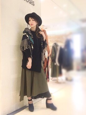 「OSMOSIS（オズモーシス）のアイテム（ポンチョ）」を使った、OSMOSISルミネ立川さん（レディース・161cm）の秋コーディネート