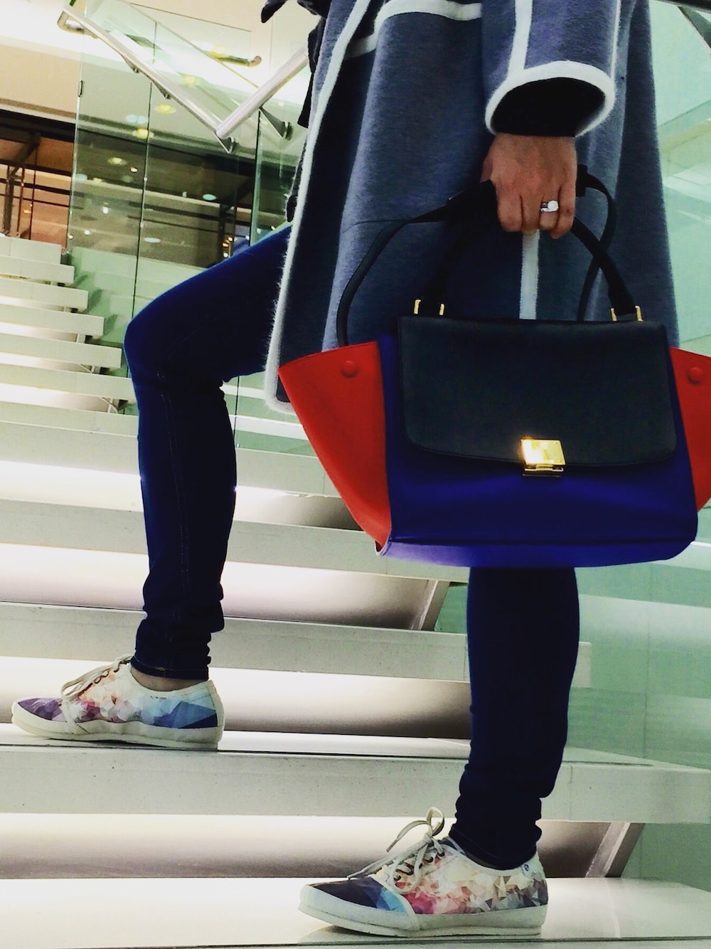 「CELINE、the UT lab、tyvek shoes、pattern、floral、colorful」｜「the UT labのアイテム（スニーカー、パープル系）」を使った、fifififikwongさん（レディース・164cm）の春コーディネートの1枚目の写真