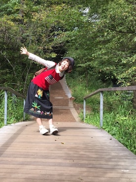 「アイテム（ベスト、レッド系）」を使った、りか。さん（レディース・156cm）の秋コーディネート