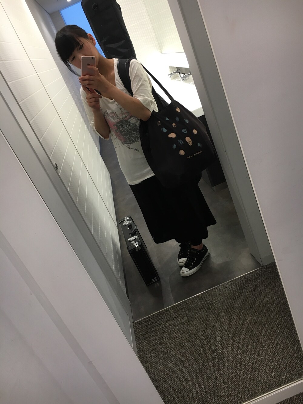 「SHAREEF、converse」｜「GUのアイテム（その他パンツ、ブラック系）」を使った、きゅうさん（レディース・161cm）の夏コーディネートの1枚目の写真