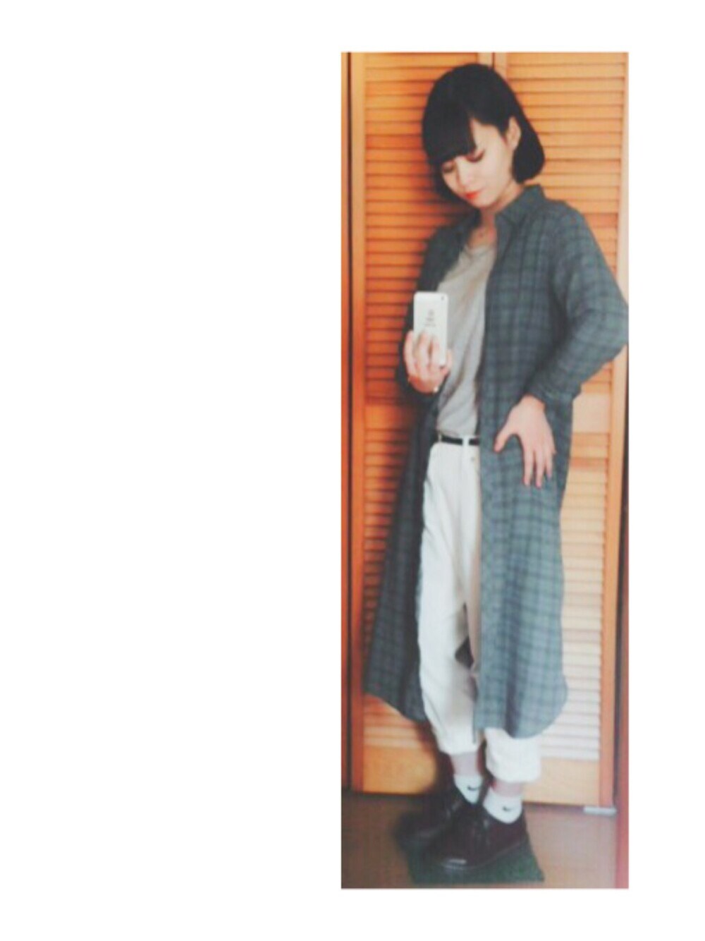「デニム、シャツスタイル、カジュアル、ホワイトパンツ、ロングシャツワンピ」｜「無印良品のアイテム（デニムパンツ、ホワイト系）」を使った、m a n a ❥❥さん（レディース・153cm）の春コーディネートの1枚目の写真