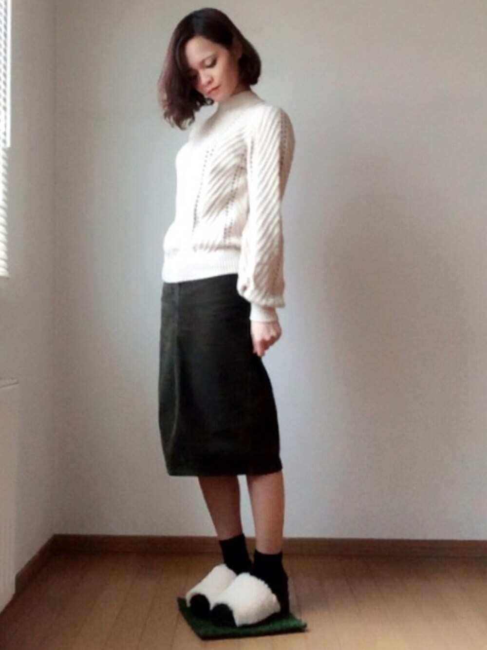 「ootd、outfit、autumn、casual、knit、knitwear、fursandal、ファーサンダル」｜「FOREVER 21のアイテム（ニット/セーター、ホワイト系）」を使った、m a n a ❥❥さん（レディース・153cm）の秋コーディネートの1枚目の写真