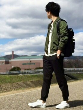 「GU（ジーユー）のアイテム（ブルゾン）」を使った、しゅんたろーさん（メンズ・177cm）の春コーディネート