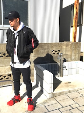 「NIKE SPORTSWEAR（ナイキスポーツウェアー）のアイテム（その他パンツ、ブラック系）」を使った、りゅういち先生さん（メンズ・178cm）の冬コーディネート