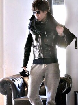「スウェット×シャツ」｜「アイテム（ライダースジャケット）」を使った、satoshinoさん（メンズ・176cm）の冬コーディネート