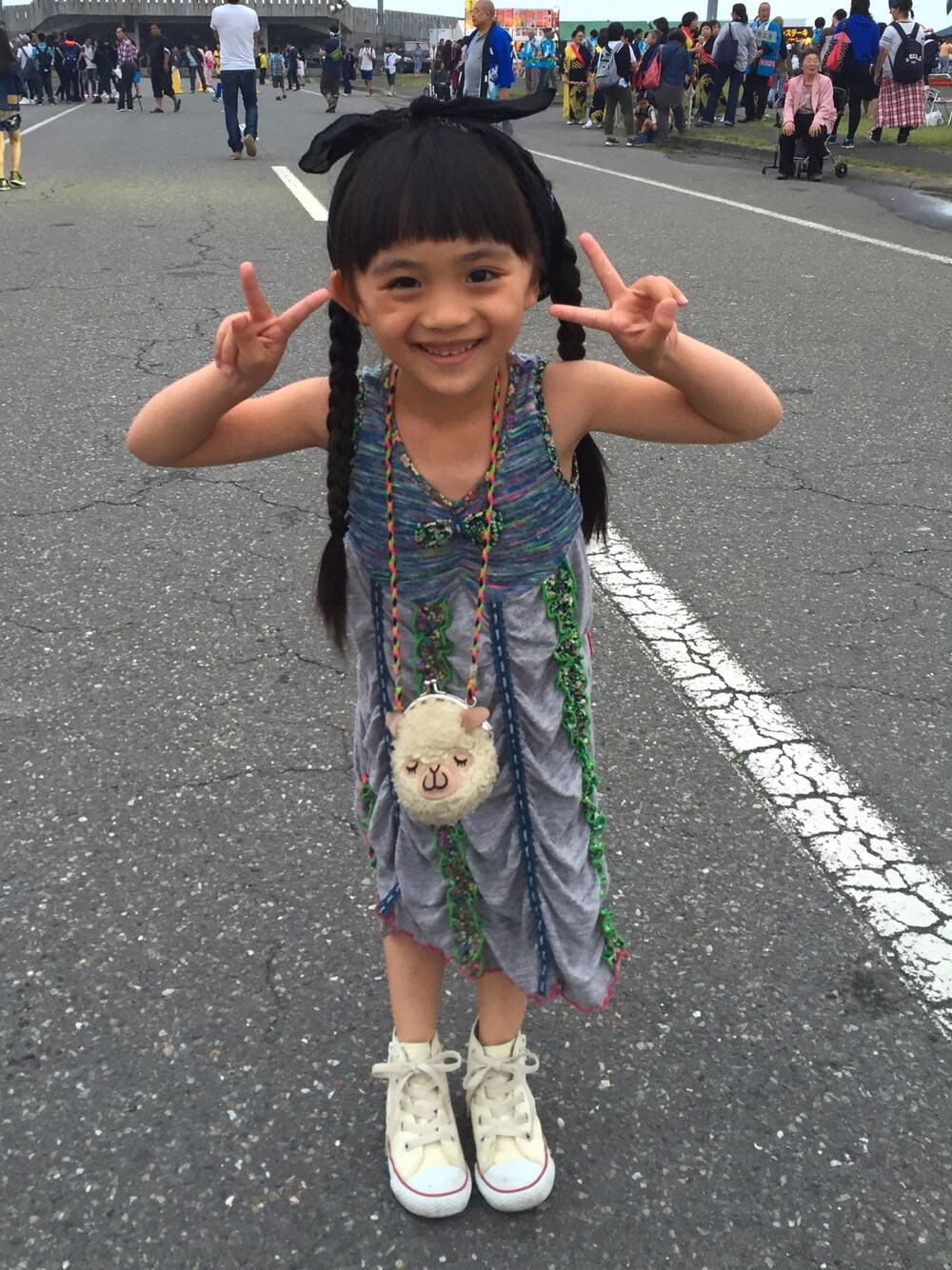 「お祭り、雨止んでよかった、女の子、ブーフーウーWEARコンテスト、前髪ぱっつん」｜「BOOFOOWOOのワンピース（ワンピース、グレー系）」を使った、ここくれさん（キッズ・100cm）の夏コーディネートの1枚目の写真
