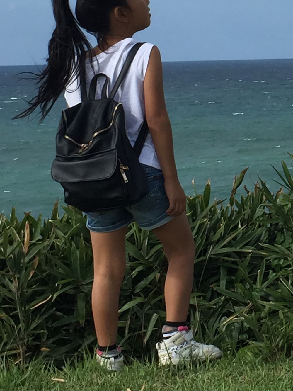「うみ、遊園地、キッズコーデ、小学生」｜「Vert Denseのアイテム（スニーカー、ホワイト系）」を使った、ske31さん（キッズ・120cm）の秋コーディネートの1枚目の写真