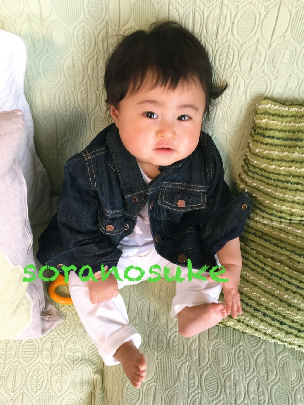 「デニムジャケット、Gジャン、ホワイトパンツ、雲柄、男の子、前髪切りました、ありがとう꒰๑͒ ु•ꇵ͒•`๑͒꒱☁︎」｜「babyGAPのデニムジャケット（デニムジャケット、ブルー系）」を使った、☁︎•ꇵ͒•`s☺︎+sa*॰¨̮さん（キッズ・60cm）の春コーディネートの1枚目の写真