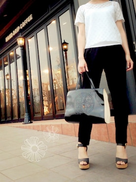 「TORY BURCH（トリーバーチ）のアイテム（トートバッグ、ブラック系）」を使った、しおりやまさん（レディース・162cm）の夏コーディネート
