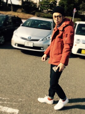 「CONVERSE（コンバース）のスニーカー（スニーカー、ホワイト系）」を使った、しおりやまさん（レディース・162cm）の冬コーディネート