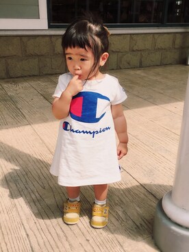 「NEW BALANCE（ニューバランス）のアイテム（スニーカー、イエロー系）」を使った、しづくさん（キッズ・80cm）の春コーディネート