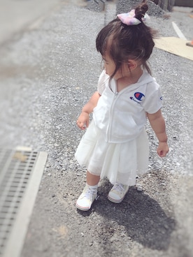 「Champion（チャンピオン）のアイテム（パーカー、ホワイト系）」を使った、しづくさん（キッズ・80cm）の夏コーディネート