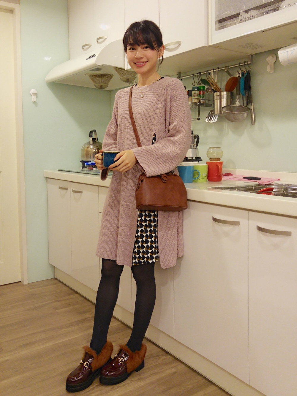 「H&Mのアイテム（ワンピース、その他）」を使った、Taylor Maさん（レディース・163cm）の冬コーディネートの1枚目の写真