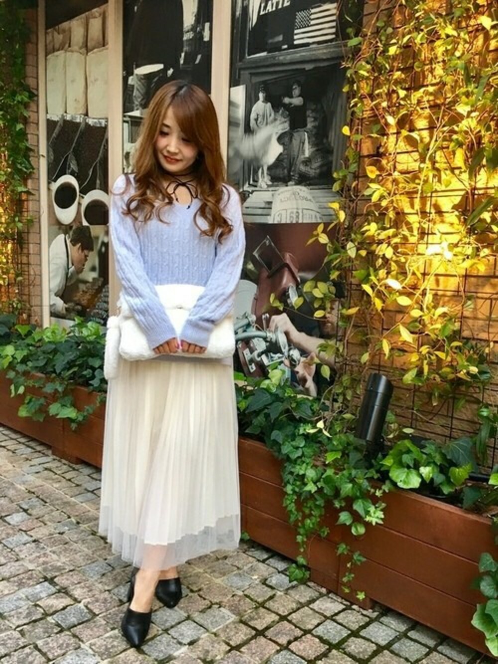 「INGNI」｜「INGNIのフワモコケーブルＶネックサイドスリット/レディースニット-2016ＡＷ-（ニット/セーター、ブルー系）」を使った、INGNI（イング）さん（レディース・151cm）の冬コーディネートの1枚目の写真