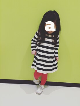 「H&M（エイチ・アンド・エム）のアイテム（ワンピース/ドレス、ホワイト系）」を使った、Aimmyさん（キッズ・90cm）の秋コーディネート