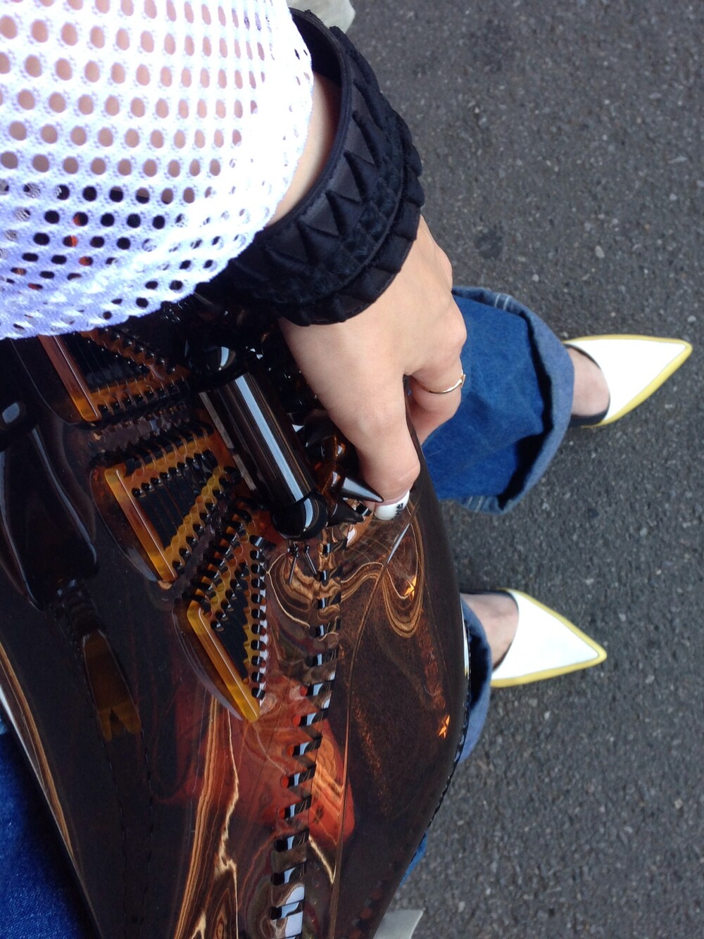「TOGA、mame、Levi's」｜「TOGAのMesh jersey long sleeve（Tシャツ/カットソー、ブルー系）」を使った、makiさん（レディース・153cm）の春コーディネートの1枚目の写真
