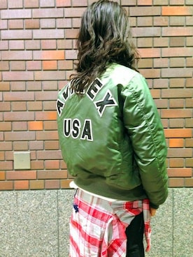 「バックプリント」｜「アイテム（MA-1）」を使った、SASAMURAさん（メンズ・175cm）の冬コーディネート