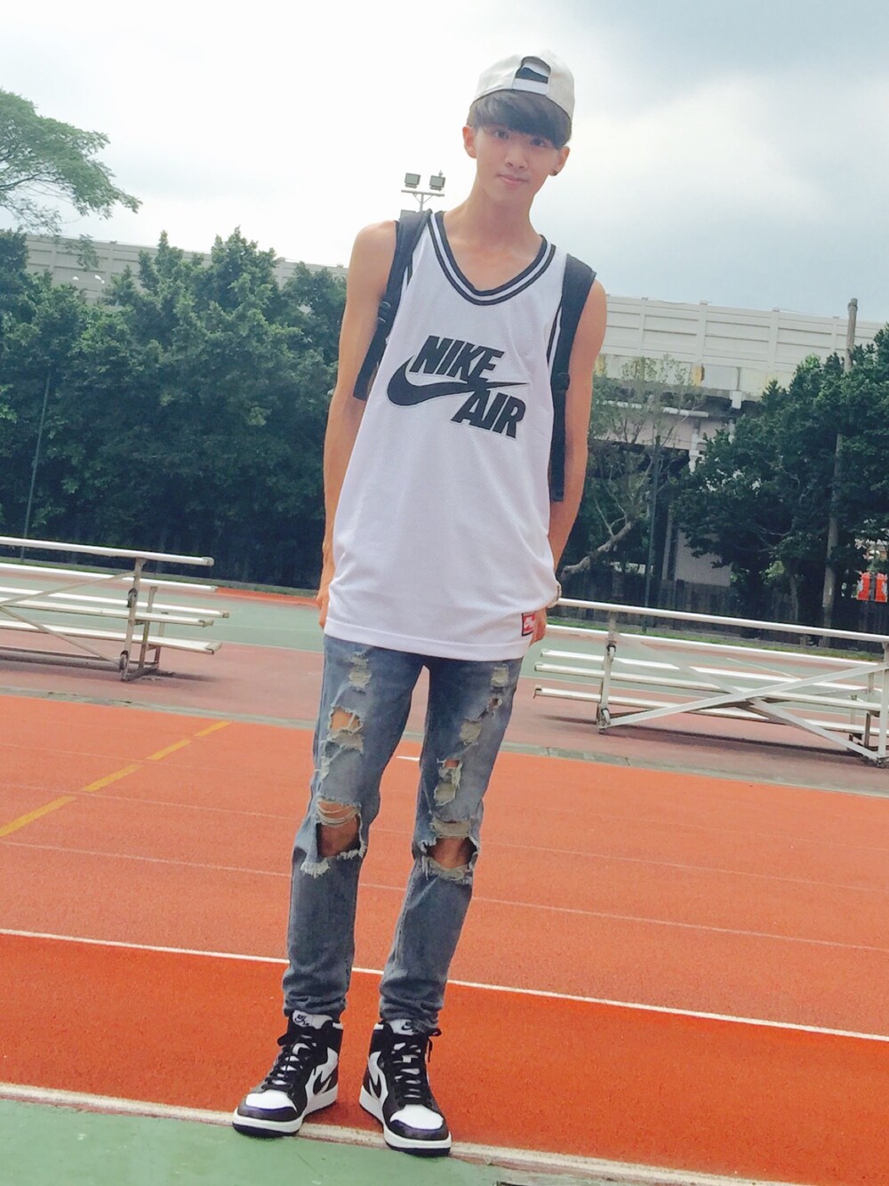 「SQUADのアイテム（キャップ、ホワイト系）」を使った、藍振維さん（メンズ・183cm）の夏コーディネートの1枚目の写真