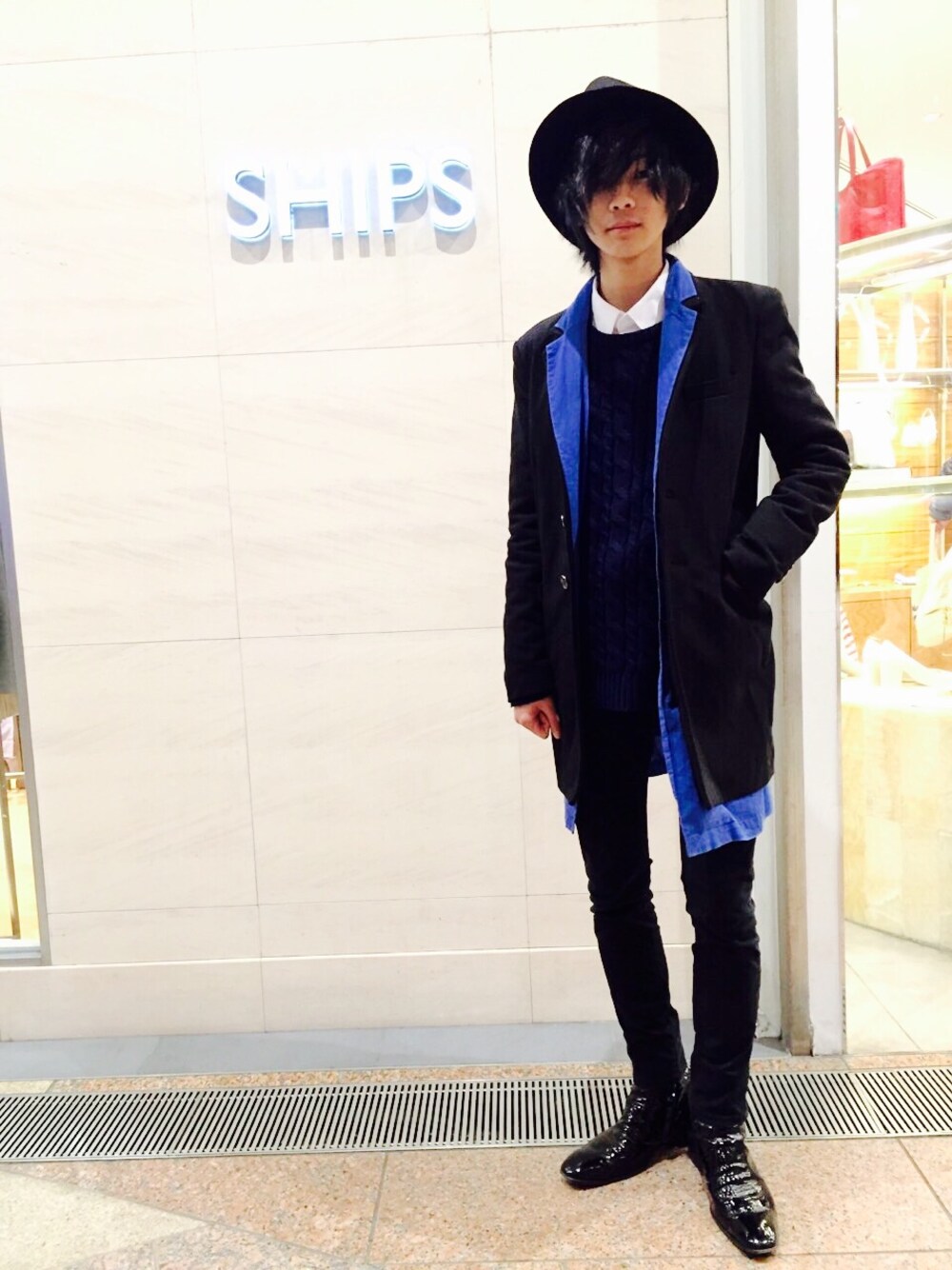 「チェスター×チェスター、チェスターコート、ハット、ヒールブーツ、スキニーデニム、GU、H&M、モード、ニット、チェスターコート中毒」｜「LITHIUM HOMMEのSIDE-ZIP LEATHER HEEL BOOTS（ブーツ、ブラック系）」を使った、あるとりあPさん（メンズ・173cm）の冬コーディネートの1枚目の写真