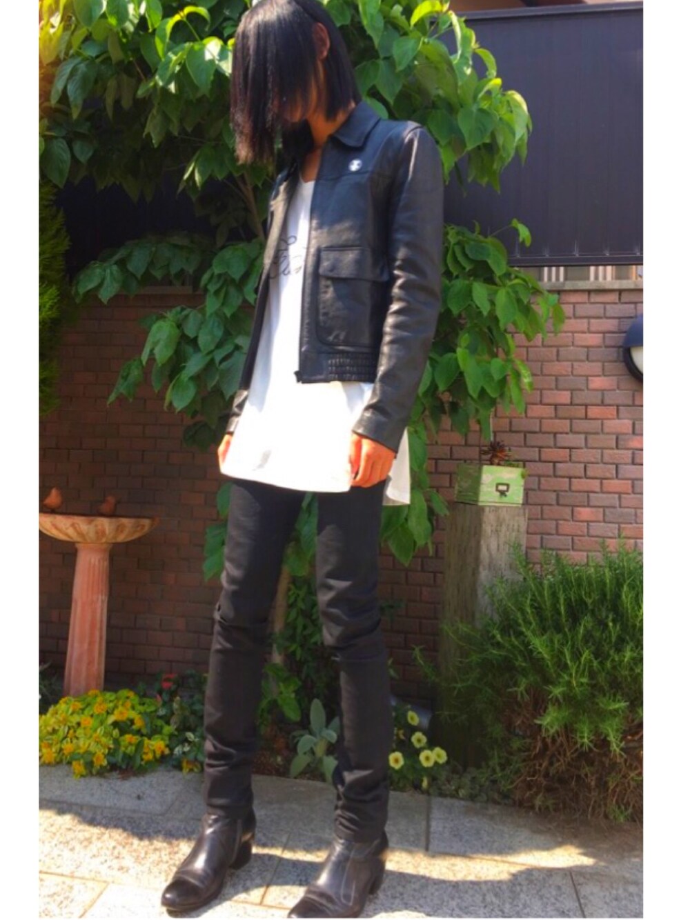 「Saint Laurent、saint laurent paris、Dior HOMME、ライダース、ライダースジャケット、スキニーデニム、ビッグT、ヒールブーツ、モード、スキニー」｜「SAINT LAURENT PARISのアイテム（ライダースジャケット、ブラック系）」を使った、あるとりあPさん（メンズ・171cm）の春コーディネートの1枚目の写真
