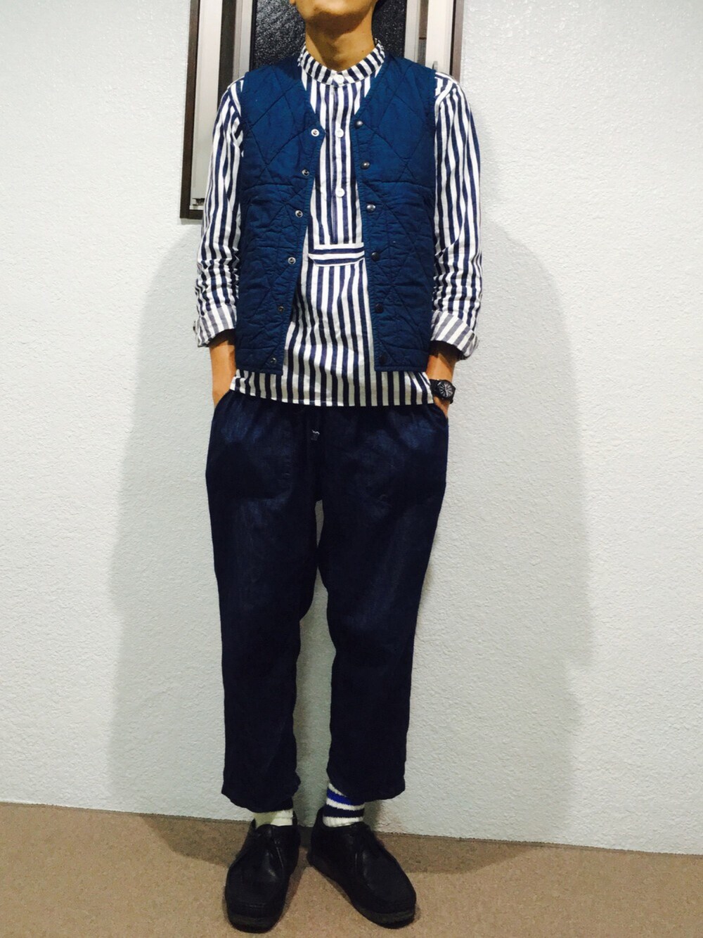 「シャツスタイル、ベスト、キルティング、クラークス、秋のコーデ」｜「TIGRE BROCANTEのアイテム（その他パンツ、ブルー系）」を使った、よこちんさん（メンズ・175cm）の秋コーディネートの1枚目の写真