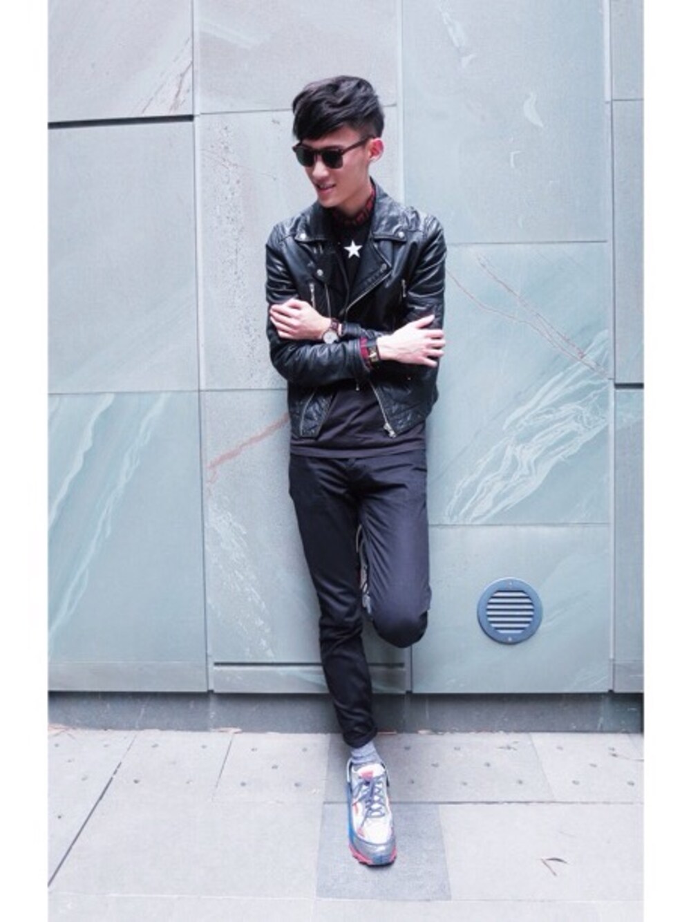 「GIVENCHY、TOPMAN、TOPMAN DESIGN、RAF SIMONS、adidas、Hong Kong、ootd、BIKER」｜「GIVENCHYのアイテム（Tシャツ/カットソー、ブラック系）」を使った、lucasyshさん（メンズ・186cm）の冬コーディネートの1枚目の写真