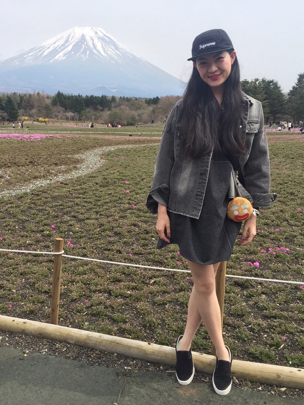 「河口湖、Japan、travel、supreme、MUJI」｜「富士山のアイテム（その他、ホワイト系）」を使った、HaiHaiさん（レディース・167cm）の春コーディネートの1枚目の写真