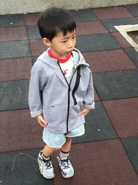 「LOVFEE（ラッフィ）のアイテム（オールインワン・サロペット）」を使った、夏士勛さん（キッズ・100cm）の秋コーディネート