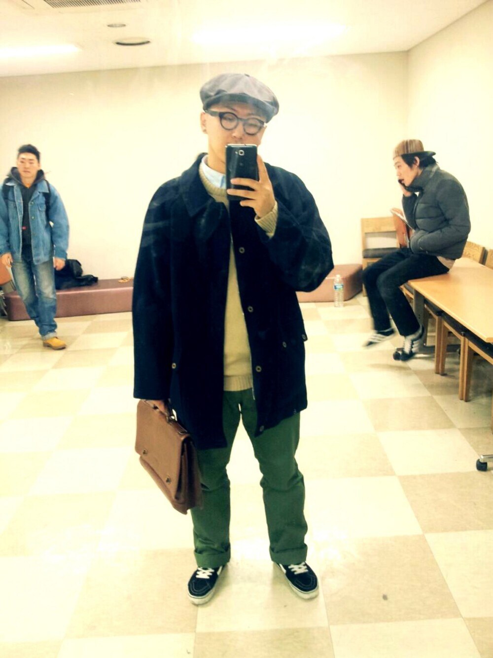 「ootd、streetstyle、korea style、冬、バーバリー、コート、ソウルベリー、street、fashion、daily look」｜「BURBERRYのアイテム（ダウンジャケット/コート、ブラック系）」を使った、RawnessJinhoLeeさん（メンズ・181cm）の秋コーディネートの1枚目の写真