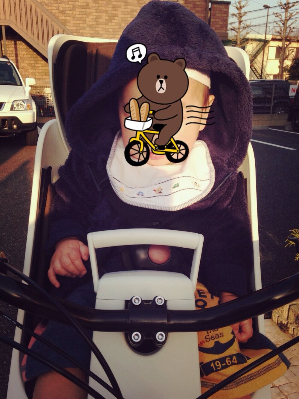 「カラーパンツ、LEE、自転車、kids、bikke」｜「Leeのアイテム（パーカー、ブルー系）」を使った、hacchanさん（キッズ・80cm）の春コーディネートの1枚目の写真