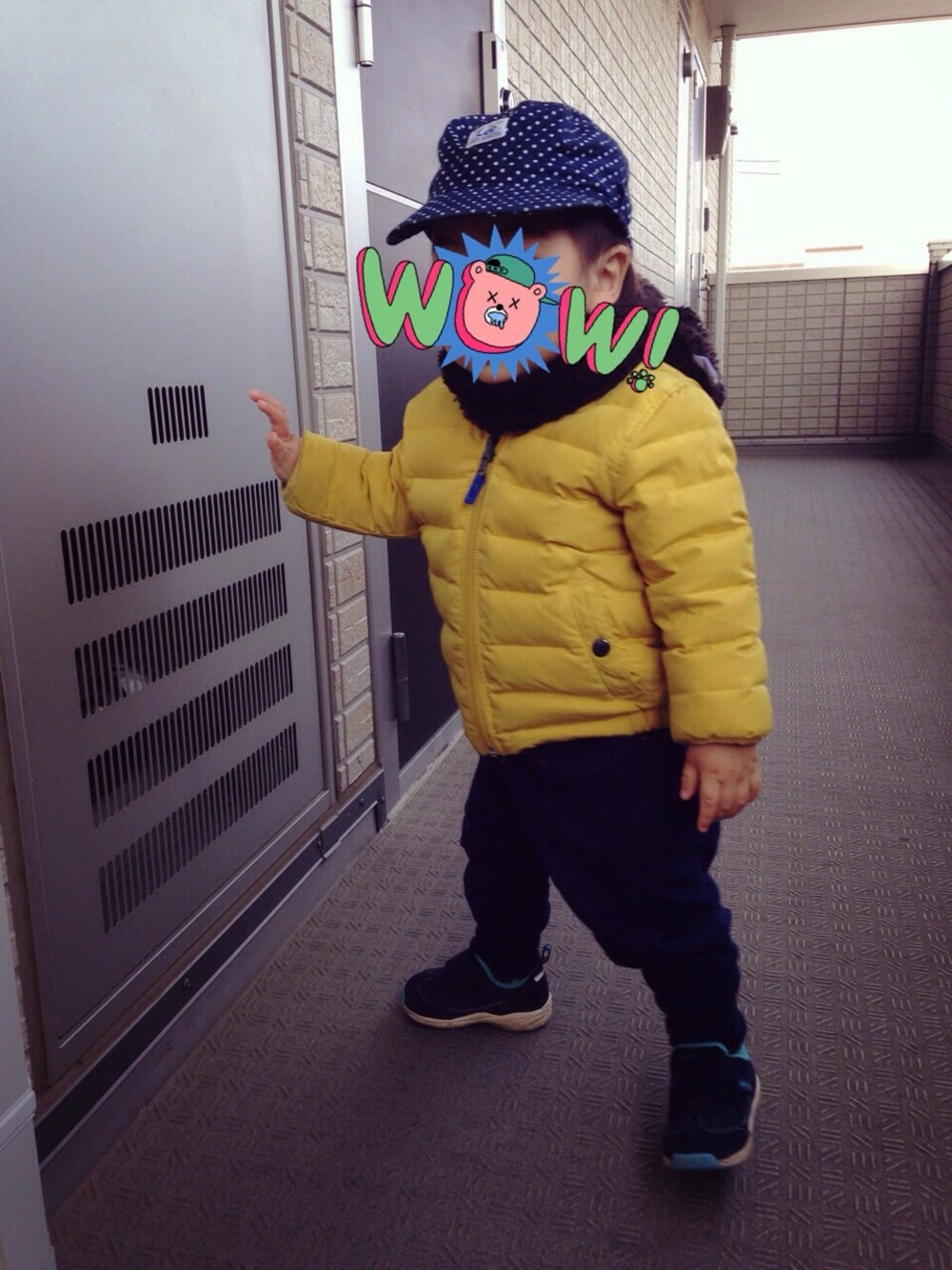 「babygap、リバーシブル、ダウンジャケット、キャップ、LEE、suku2」｜「Leeのアイテム（キャップ、ブルー系）」を使った、hacchanさん（キッズ・80cm）の春コーディネートの1枚目の写真