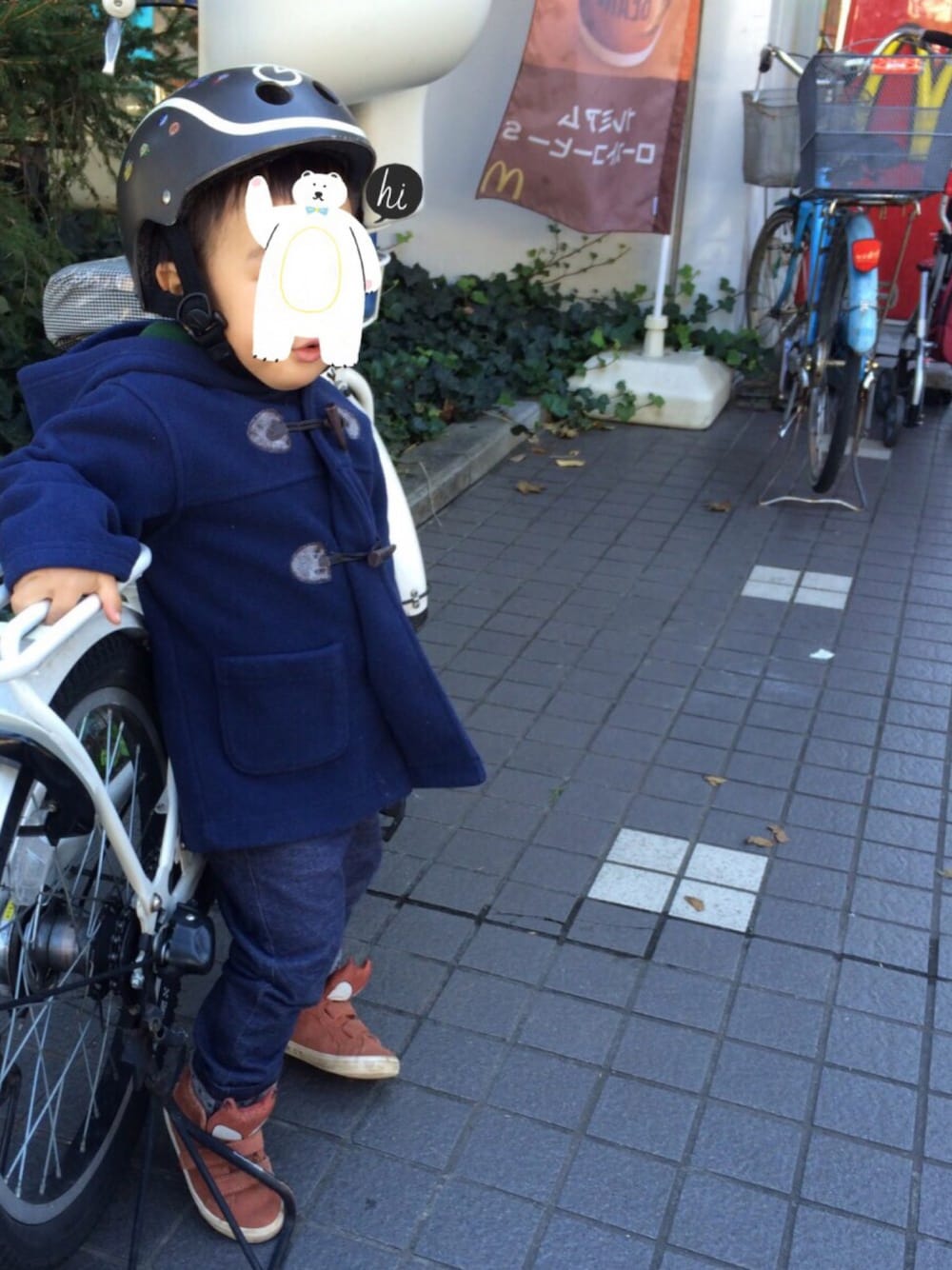 「kids、シンプルコーデ、キッズファッション、男の子、自転車、bikke」｜「UNIQLOのアイテム（ダッフルコート、ブルー系）」を使った、hacchanさん（キッズ・90cm）の春コーディネートの1枚目の写真