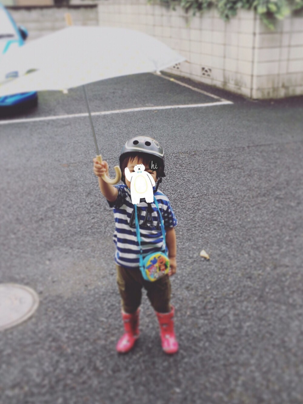 「傘、長靴、kids、キッズコーデ、ボーダー、bikke」｜「babyGAPのアイテム（Tシャツ/カットソー、ブルー系）」を使った、hacchanさん（キッズ・90cm）の夏コーディネートの1枚目の写真