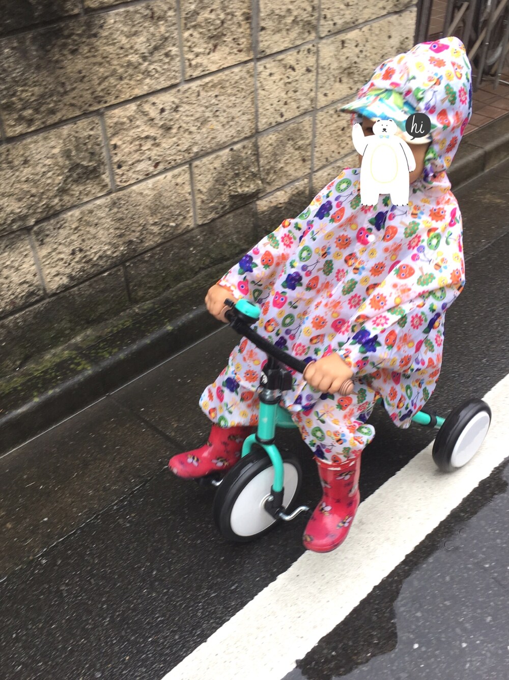 「雨の日コーデ、ポンチョ、三輪車」｜「Sassyのアイテム（レインコート/ポンチョ、その他）」を使った、hacchanさん（キッズ・90cm）の夏コーディネートの1枚目の写真