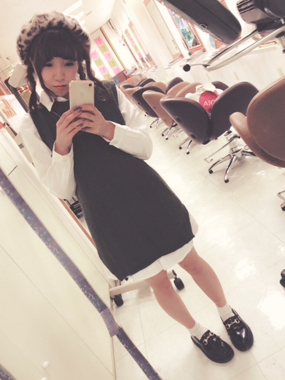 「BUBBLES、ひょう柄、ベレー帽、ニットベスト、Kastane、靴下屋、秋コーデ、ちび、美容師」｜「BUBBLESのアイテム（ハンチング/ベレー帽、ベージュ系）」を使った、Mano.さん（レディース・146cm）の秋コーディネートの1枚目の写真