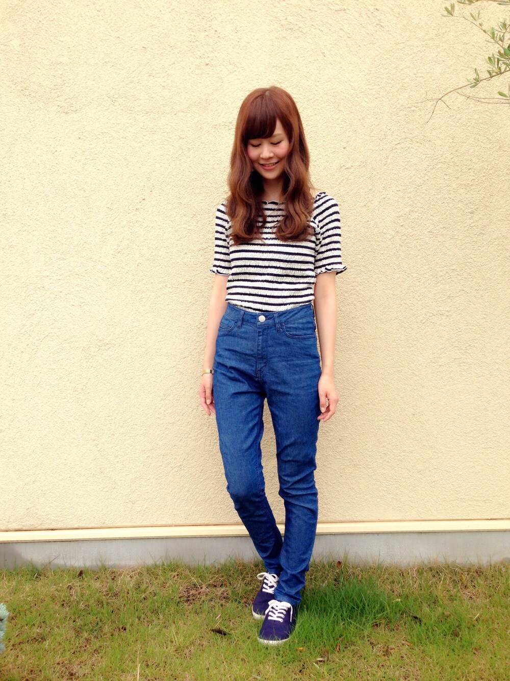 「ボーダー、スキニーデニム」｜「ChicoのボーダーシャーリングTOPS（Tシャツ/カットソー、ホワイト系）」を使った、hair do pojaさん（レディース・157cm）の夏コーディネートの1枚目の写真