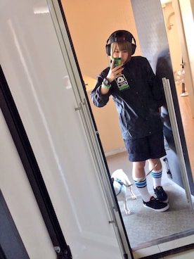 「MAGICAL MOSH MISFITS（マジカルモッシュミスフィッツ）のアイテム（その他アウター）」を使った、RIOさん（レディース・162cm）の秋コーディネート