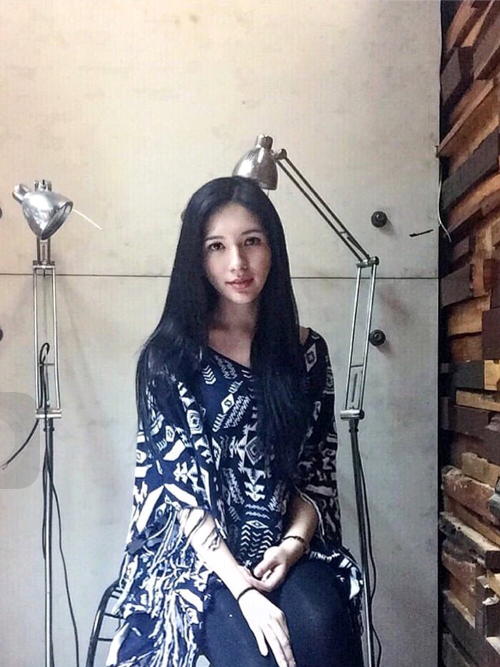 「H&Mのアイテム（ニット/セーター、ブルー系）」を使った、Crystal ♡ さん（レディース・169cm）の春コーディネートの1枚目の写真