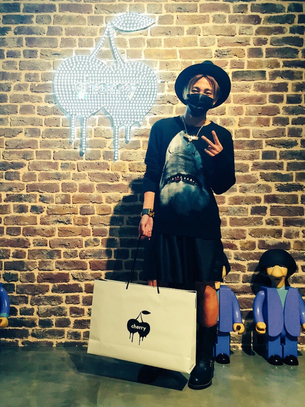 「GIVENCHY、Chippewa、ELVIRA、HERMES、tady&king、登坂広臣、セレクトショップ、モード、モードストリート」｜「GIVENCHYのアイテム（スウェット、ブラック系）」を使った、ゆうきさん（メンズ・172cm）の秋コーディネートの1枚目の写真