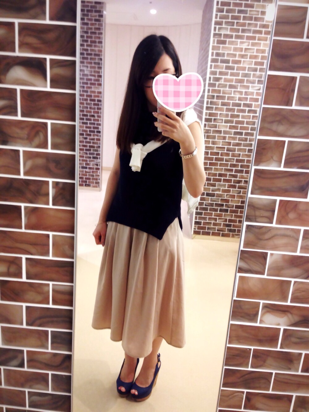 「ガウチョパンツ、ニットタンク、白カーディガン、実は寒い、おなかすいた」｜「J.FERRYのアイテム（ニット/セーター、ブルー系）」を使った、まいはにー*さん（レディース・151cm）の夏コーディネートの1枚目の写真
